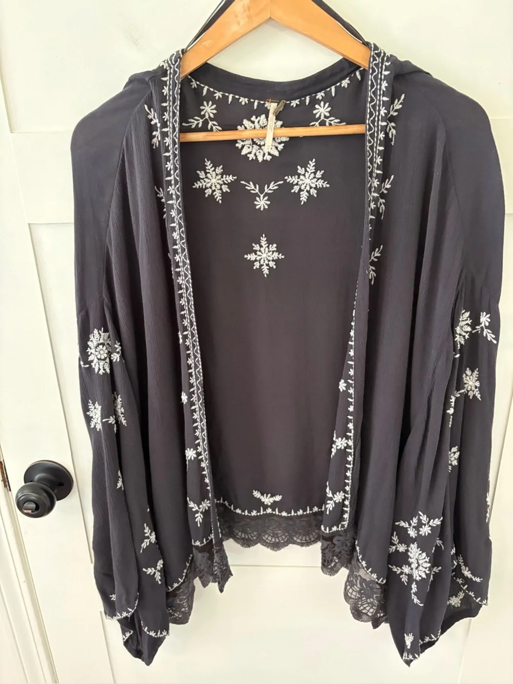 Free People Boho Cropped Embroidered Kimono. Size Medium.